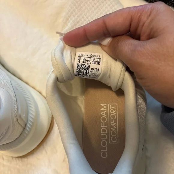 Women's Cream Sneakers - Picture 5 of 5